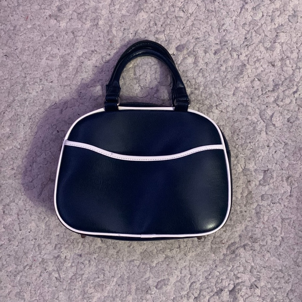 This is a navy blue and white brandy Melville bag I just don’t use :)